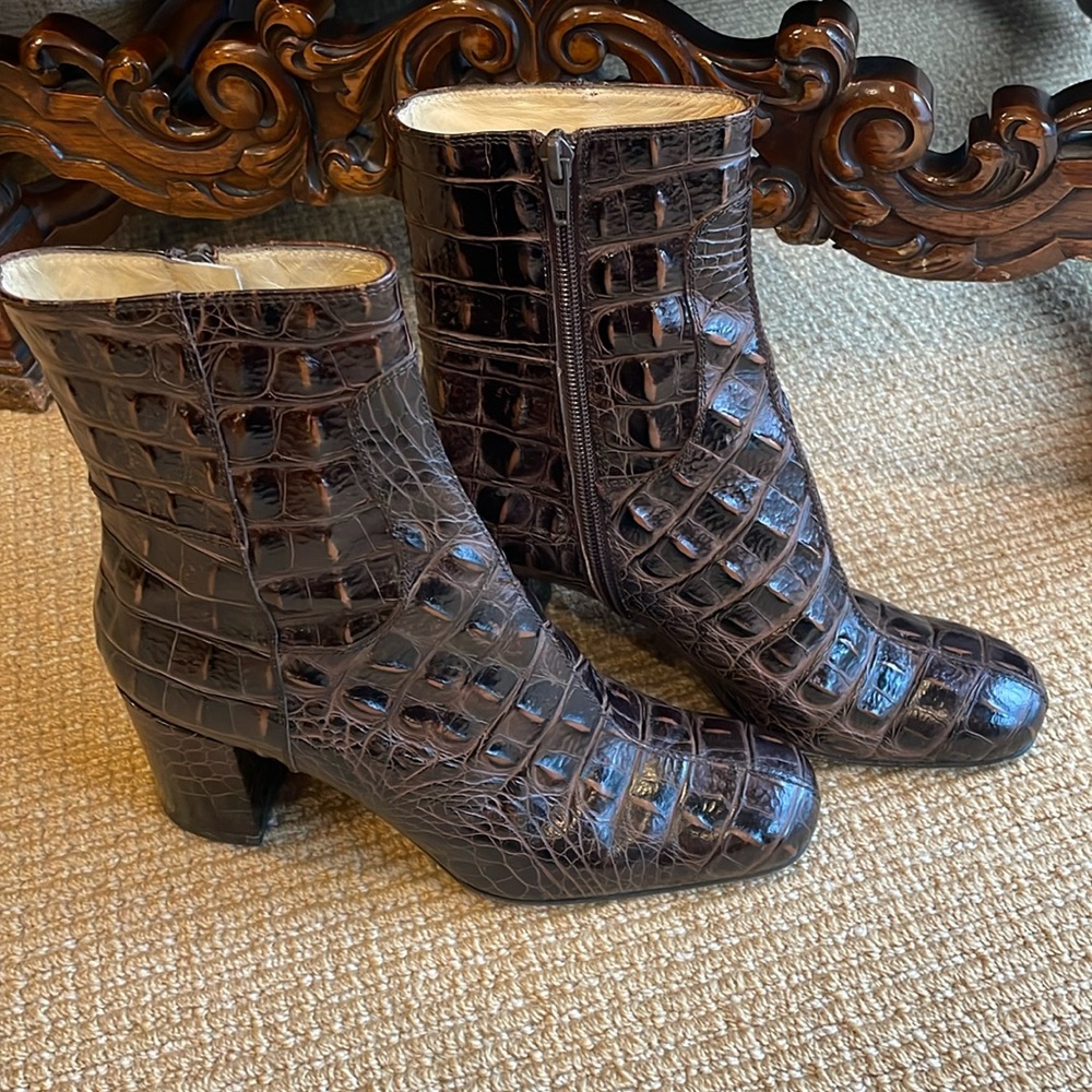 DOLCE & GABBANA HORNBACK BROWN  low boot size 39 1/2